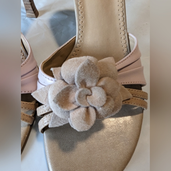 Franco Sarto Slip On Sandals, Heels, Flower, Size 8 M - Picture 5 of 7